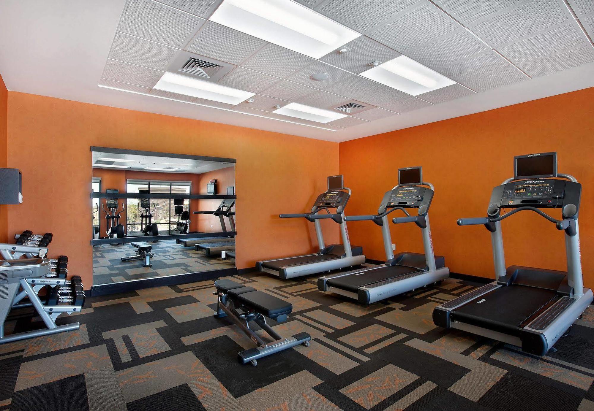 Courtyard By Marriott Scottsdale Salt River Удобства фото